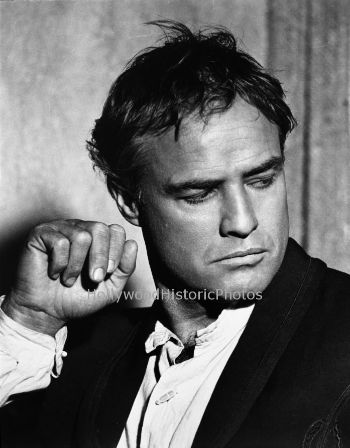 Marlon Brando 1952 Viva Zapata Portraying Emiliano Zapata wm.jpg